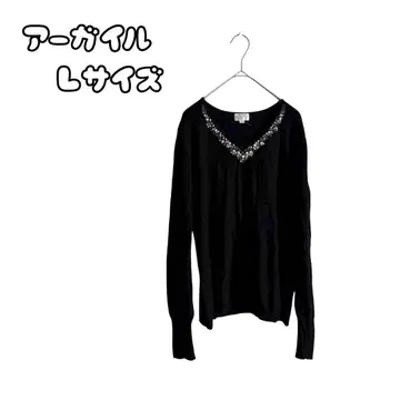 아가일 비쥬 장식 V넥 니트 블랙 긴팔 페미닌 탑