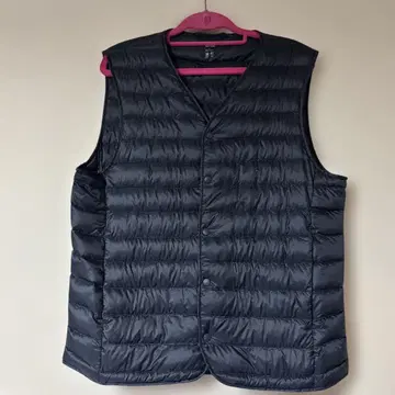 유니클로 네이비 라이트 다운 베스트 L 사이즈