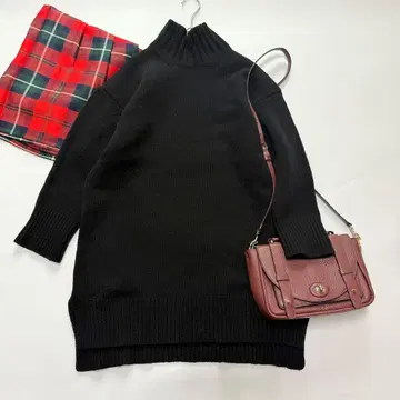 오드리앤존와드 터틀넥 와이드 니트 블랙 튜닉