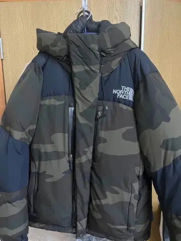 THE NORTH FACE 카모플라쥬 다운 자켓