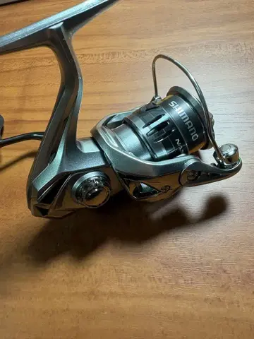 새상품급 시마노 21 나스키 C2000SHG 가격 인하 불가