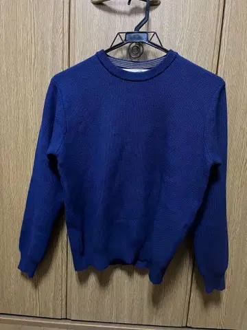 네이비 크루넥 니트 스웨터