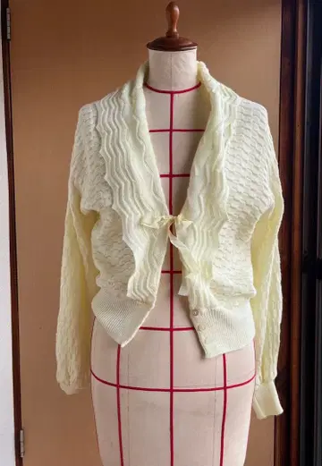 구제 의류 크림색 리본 포함 물결 무늬 니트 가디건