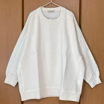 [ 새상품 ] *사만사 모스모스* 피그먼트 가공 요크 절개 맨투맨