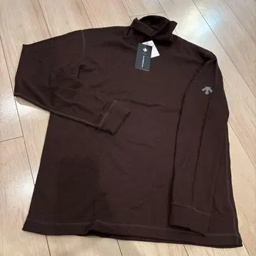 [ 미사용 새상품 ] ALLTERRAIN 브라운 하이넥 티셔츠 새상품