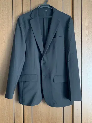 GU 블랙 테일러드 자켓 (남성용 L 사이즈)