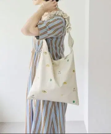 [ ear PAPILLONNER ] 자수 원 핸들 백 아이보리