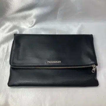 1PIU1UGUALE3 클러치백 블랙 가죽