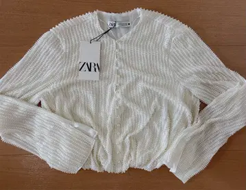 택 포함 새상품 ZARA 총 펄 화이트 가디건