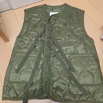 올리브 그린 퀼팅 베스트