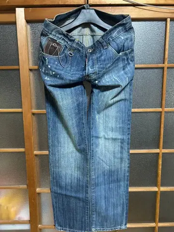 DSQUARED2 페인트 가공 데님 청바지