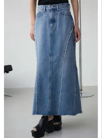 AZUL DENIM 프린지 절개 데님 스커트