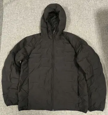 유니클로 퍼프테크 후드티 다크 그레이