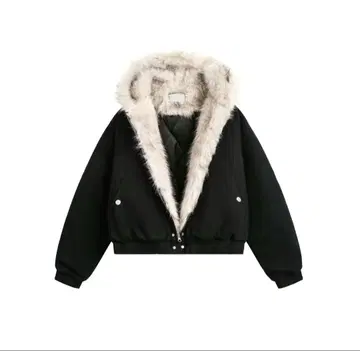 퍼가 달린 후드의 블랙 자켓