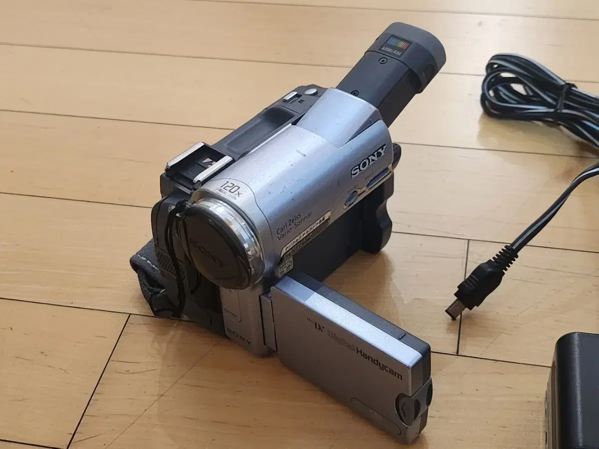 SONY Sony DCR-TRV22 6mm Digital Camcorder Camera Handycam