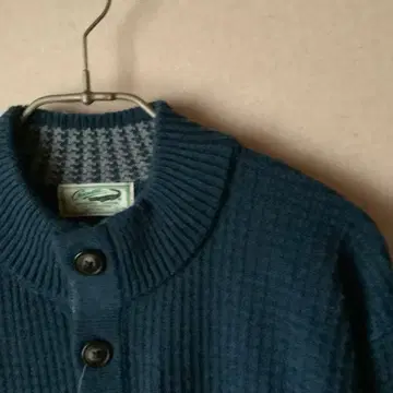 새상품 미사용 택 포함 Crocodile 하이넥 스웨터 버튼 포함