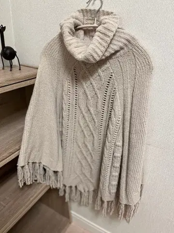 젤라또피케 니트 판초 아이보리 케이블 니트