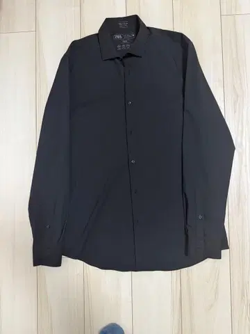 블랙 긴팔 셔츠