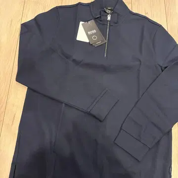 [ 미사용 새상품 ] BOSS 네이비 하프 지퍼 스웨터