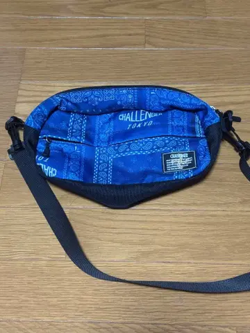 CHALLENGER 반다나 패턴 숄더백