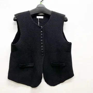 새상품 다단추 니트 베스트 무지 프론트 오픈 블랙