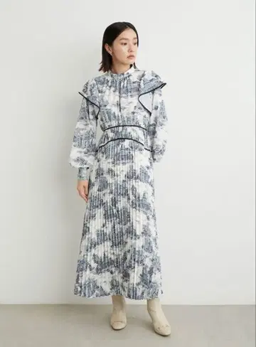 Lily Brown 스트럭처 프린트 플리츠 원피스