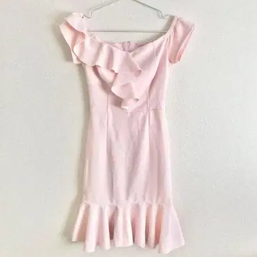 미사용 RINASCIMENTO 오프숄더 프릴 드레스