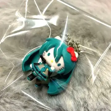 하츠네 미쿠 x 헬로키티 키링 산리오 보컬로이드