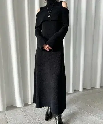 새상품 [ Ameri ] UND 오프 숄더 니트 드레스