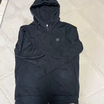 언더아머 블랙 후드티 M