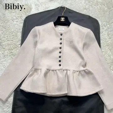 Bibiy. 비비 페플럼 가디건 B 로고 자수 페플럼 자켓 긴팔