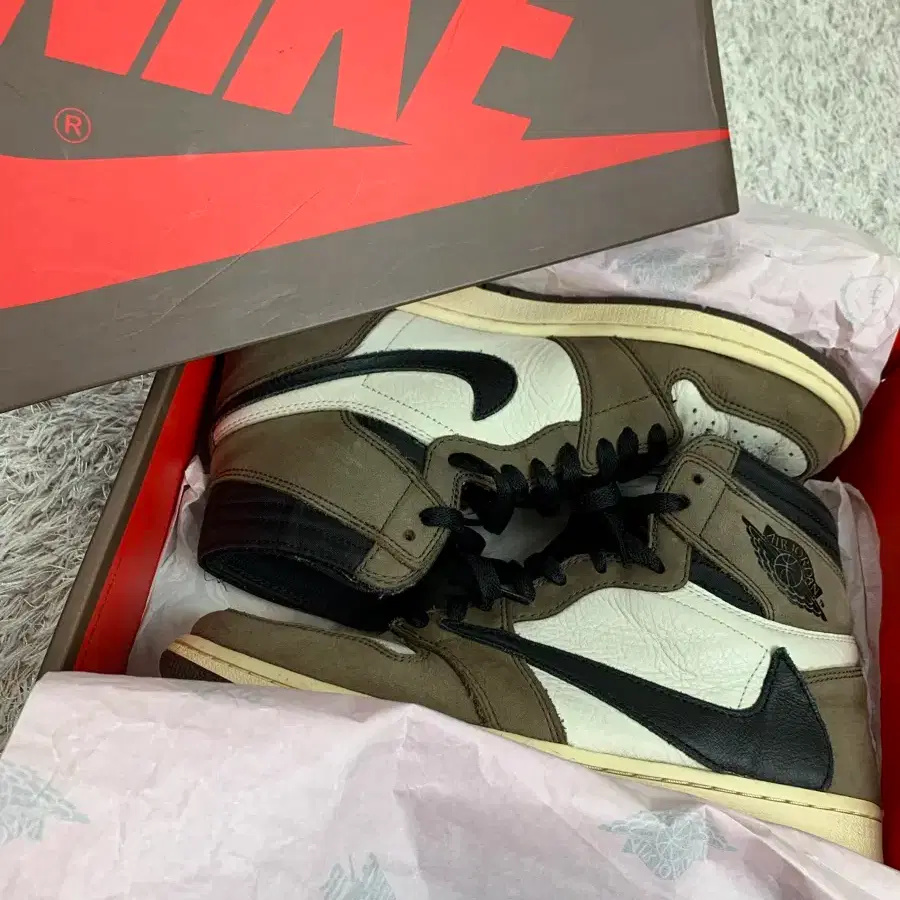 [275] Authentic Nike x Travis Scott Jordan 1 High Mocha