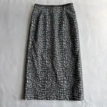 [ 투모로우랜드 컬렉션 ] 애니멀 스트레치 타이트 스커트 34