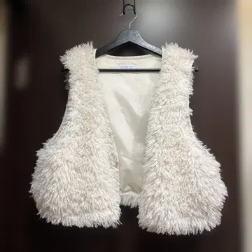 화이트 플리스 슬리브리스 퍼 베스트