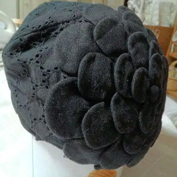 shoko 블랙 꽃 모티브 베레모