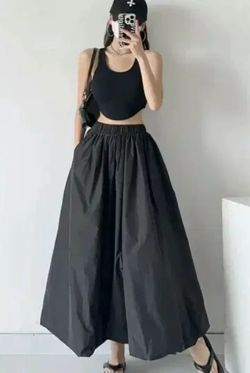 블랙 롱 스커트 플레어 실루엣