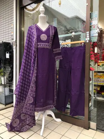 쿠르타, 팬츠와 숄 (3세트)