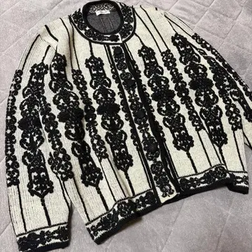 새상품급 빈티지 자수 올 패턴 가디건 루즈핏 블랙 L