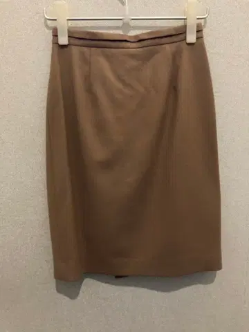 프릴 달린 브라운 미디 스커트