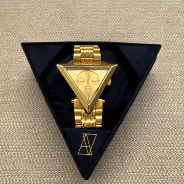 ALIVE 골드 삼각형 팔찌 시계