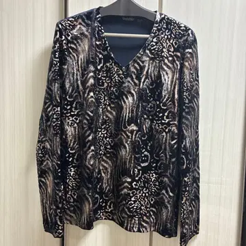 토네이도 마트 레오파드 무늬 V넥 T셔츠 흔치 않은 상품 L