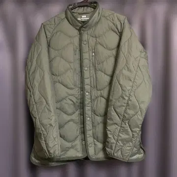 유니클로 화이트 마운티니어링 M 리사이클 하이브리드 다운 자켓