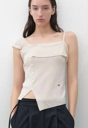 ATELIER NAIN LANI 원 오프 숄더 니트