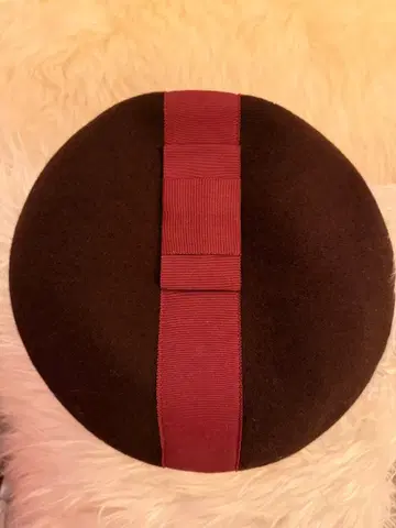 새상품급 큰 리본 디자인의 베레모