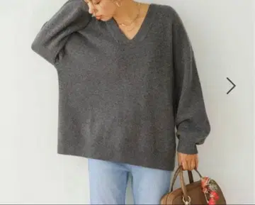 베이플로우 라무 V넥 스웨터