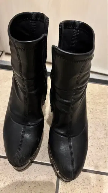 R&E 통굽 우드 스터드 플랫폼 숏부츠