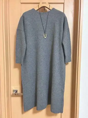 23구 미사용에 가까운 캐시미어 울 니트 원피스