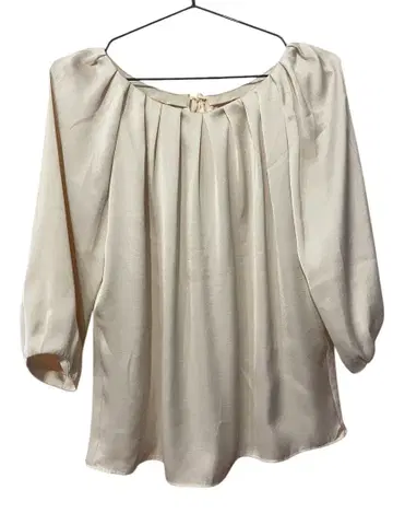 strawberry-fields 아이보리 프론트 턱 쉬폰 셔츠