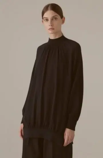 2023년 어도어 네이비 터틀 니트