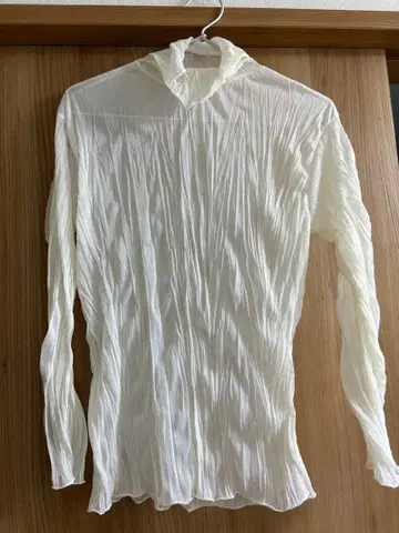 화이트 플리츠 긴팔 상의